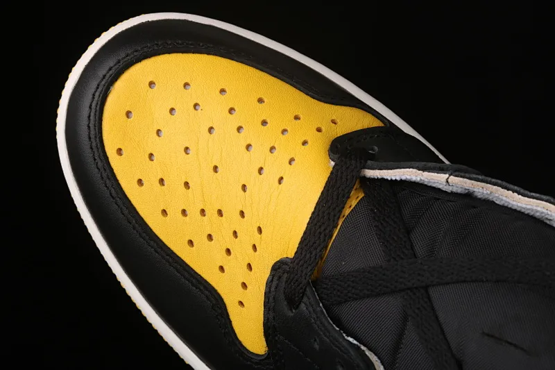 All categories Air Jordan Jordan series basketball shoes Air Jordan 1 High pure original version Air Jordan AJ1 Retro High OG "Yellow Toe" AJ1 Hornet Joe 1 black and yellow toe AR1020-700